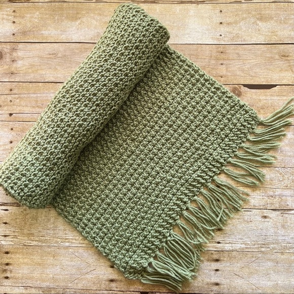 Womens Cozy Green Woven Throw Scarf - Picture 3 of 6